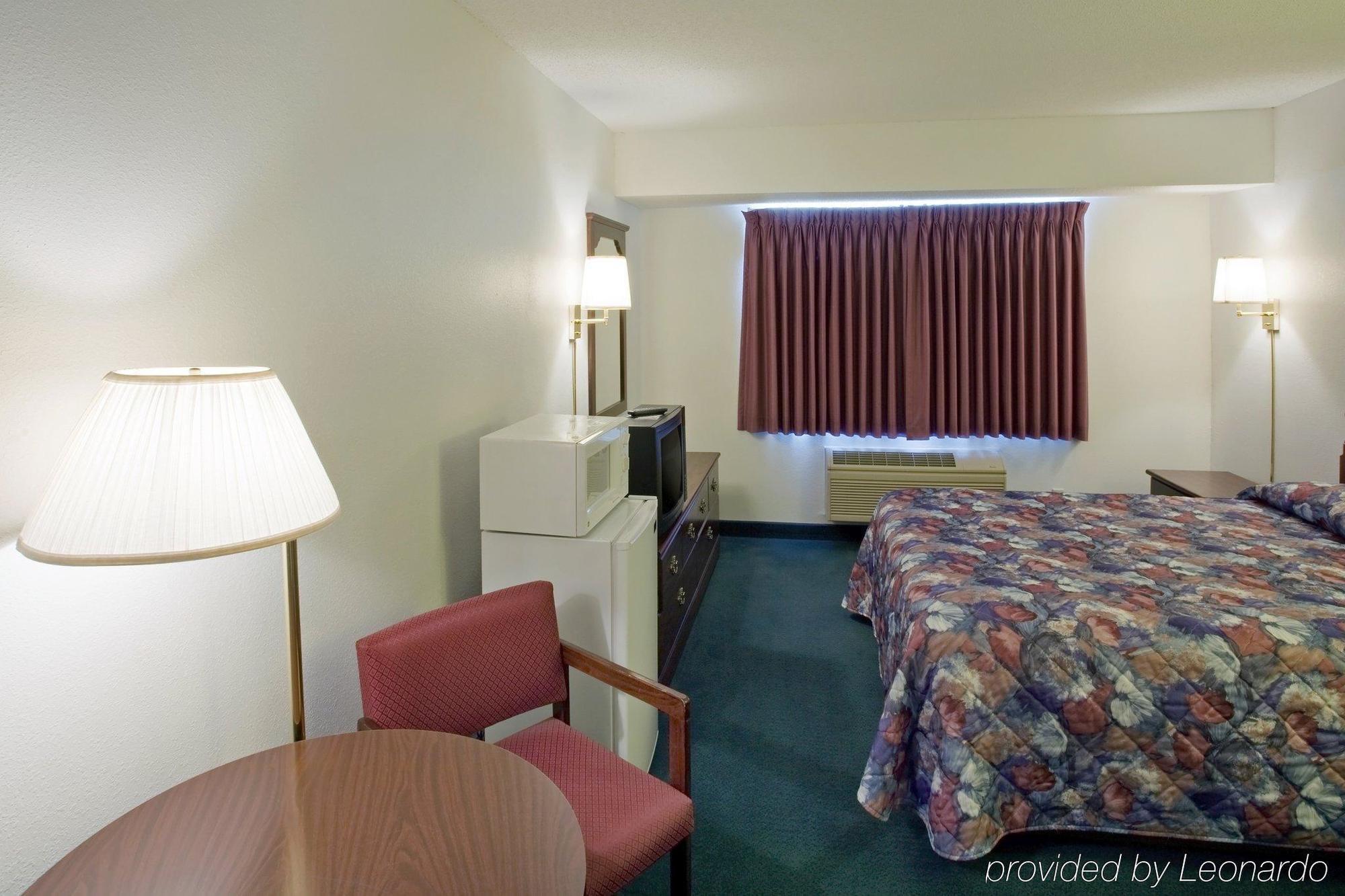 Americas Best Value Inn-Holts Summit/Jefferson City Room photo